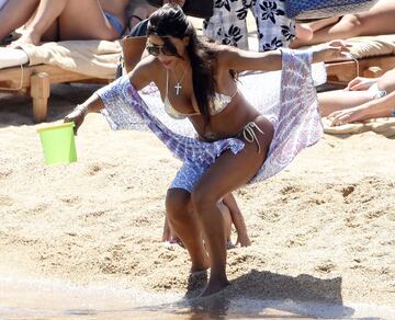 Cesc Fàbregas and Daniella Seman chill out on the beach as part of their holiday with the family in Sardinia.