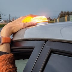 Se acerca la fecha límite de la DGT para tener este elemento obligatorio en tu coche: cuesta 50 euros y entra en vigor en 2026