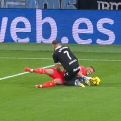 Cillessen, operado en Vigo tras su choque con Borja Iglesias