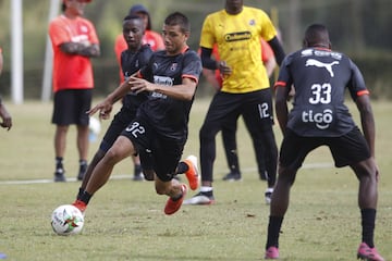 Aldo Bobadilla es el nuevo técnico del Independiente Medellín y hoy dirigió la práctica del equipo que se prepara para el partido ante Once Caldas