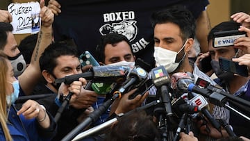 Leopoldo Luque, the personal physician of Argentine former football star and coach of Gimnasia y Esgrima La Plata Diego Maradona, gives a medical report outside the Ipensa clinic where Maradona has been admitted, in La Plata, Buenos Aires province, on November 3, 2020. - Argentine football great Diego Maradona was admitted to hospital Monday for medical checks, his personal doctor announced. (Photo by JUAN MABROMATA / AFP)