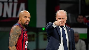 Jordan Thedore, base del Baskonia, y Dusko Ivanovic, el entrenador del equipo vitoriano.