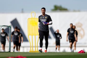 Kepa entrena con el Real Madrid.