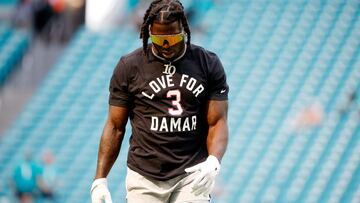 MIAMI GARDENS, FLORIDA - JANUARY 08: Tyreek Hill #10 of the Miami Dolphins warms up prior to a game against the New York Jets while wearing a shirt in support of Buffalo Bills safety Damar Hamlin at Hard Rock Stadium on January 08, 2023 in Miami Gardens, Florida. Hamlin suffered cardiac arrest during the Bills' Monday Night Football game against the Cincinnati Bengals and remains in intensive care.   Cliff Hawkins/Getty Images/AFP (Photo by Cliff Hawkins / GETTY IMAGES NORTH AMERICA / Getty Images via AFP)