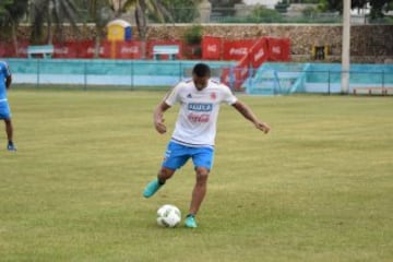 Con cinco jugadores, Colombia inicia trabajos pensando en Chile