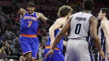 Carmelo Anthony reacciona tras una decisi&oacute;n arbitral.