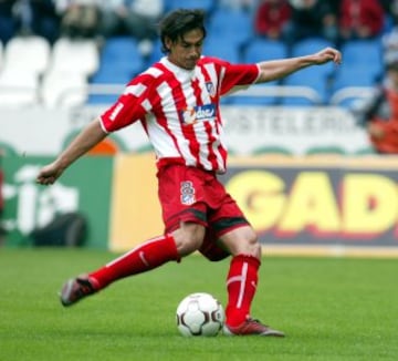 Jugó con el Atlético de Madrid durante la temporada 02/03
