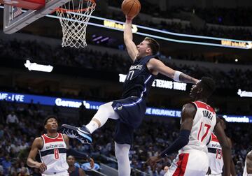 El jugador esloveno de los Dallas Mavericks ha empezado la temporada de la NBA como una moto. Anotando 34 puntos y llevándose la victoria.