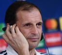 Allegri: “Messi hace cosas increíbles en 10 centímetros”