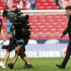 Pitos para el Cholo en el cambio de Borja Garcés por Rodrigo