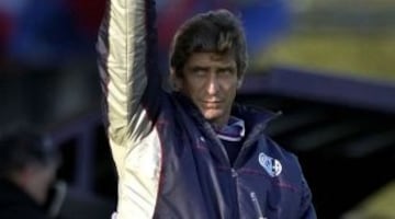 Con el elenco de Boedo es campeón del Clausura 2001 con dos récords vigentes en el torneo argentino: mayor cantidad de puntos en un torneo corto (47) y mayor cantidad de victorias consecutivas (13).