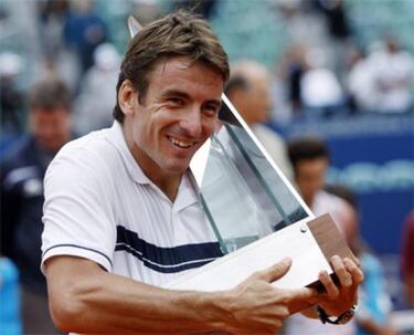 Un ‘diez’ para Tommy Robredo