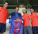 ¡Qué fuerte!: Schwarzenegger, en el entrenamiento del Barça