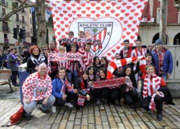 Ambiente de derbi por las calles de Eibar