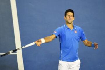 Djokovic regala su raqueta tras vencer a Murray.