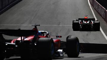 MIAMI, FLORIDA - MAY 05: Max Verstappen of the Netherlands driving the (1) Oracle Red Bull Racing RB20 leads Charles Leclerc of Monaco driving the (16) Ferrari SF-24 during the F1 Grand Prix of Miami at Miami International Autodrome on May 05, 2024 in Miami, Florida.   Clive Mason/Getty Images/AFP (Photo by CLIVE MASON / GETTY IMAGES NORTH AMERICA / Getty Images via AFP)