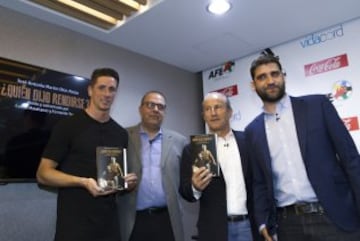 Numerosas personalidades del mundo del deporte han arropado a Petón en la presentación de ¿Quién dijo rendirse?, su libro sobre Carlos Matallanas, al que Fernando Torres pone como ejemplo por su "humildad, compromiso y espíritu competitivo".