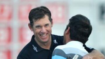 Lee Westwood aguanta el número uno ante Tiger