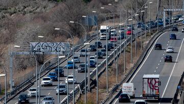 Atasco en la autovía A3, a 17 de marzo de 2023, en Madrid (España). Hoy a las 15:00 horas comienza la operación salida con motivo del puente de San José. La Dirección General de Tráfico (DGT) espera que se produzcan unos cinco millones de desplazamientos por carretera con motivo de que el lunes, 20 de marzo es fiesta en la Comunidad de Madrid y Valencia este fin de semana se celebran los días grandes de las Fallas.
17 MARZO 2023;MADRID;OPERACION SALIDA;PUENTE DE SAN JOSE;PIXELADA
Alberto Ortega / Europa Press
17/03/2023