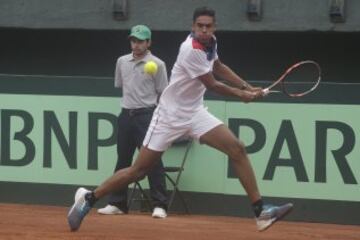 Santiago, 06 de marzo 2016. 
Jose Olivares de Republica Diminicana se enfrenta a Gozalo Lama en el ultimo partido de la serie de la Zona Americana de Copa Davis.   