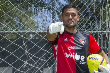 La temporada pasada era el cuarto portero de los 'Zorros', pero las lesiones y baja de juego de sus compañeros lo llevaron a ocupar el puesto de titular. Hernández aprovechó sus oportunidades y ahora será el guardameta principal de su equipo.