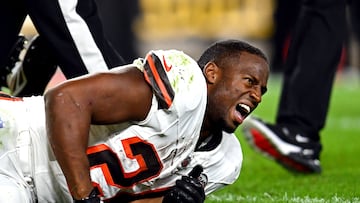 PITTSBURGH, PENNSYLVANIA - SEPTEMBER 18: Nick Chubb #24 of the Cleveland Browns reacts after sustaining a knee injury against the Pittsburgh Steelers during the second quarter at Acrisure Stadium on September 18, 2023 in Pittsburgh, Pennsylvania. Joe Sargent/Getty Images/AFP (Photo by Joe Sargent / GETTY IMAGES NORTH AMERICA / Getty Images via AFP)