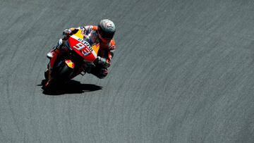 Repsol Honda Team's Spanish rider Marc Marquez rides during the Catalunya MotoGP Grand Prix race at the Catalunya racetrack in Montmelo, near Barcelona, on June 16, 2019. (Photo by PAU BARRENA / AFP)