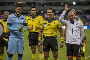 Entre lágrimas y risas, 'Conejo' vivió emotivo adiós con Cruz Azul