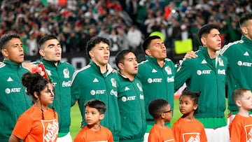 Philadelphia (United States), 18/10/2023.- Players of the Mexican National team take to the field for the international friendly match between Germany and Mexico at Lincoln Financial Field in Philadelphia, Pennsylvania, USA, 17, October 2023. (Futbol, Amistoso, Alemania, Filadelfia) EFE/EPA/BASTIAAN SLABBERS
