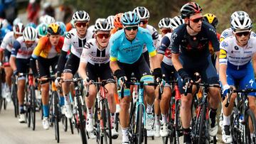 Pelot&oacute;n durante una etapa del Giro de Italia.