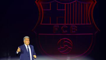 10/04/25 BARCELONA
ACTO DE PRESENTACION DEL BARÇA MOBILE BARCA MOBILE EN EL BARÇA INMESIVE TOUR CON LA PRESENCIA DEL PRESIDENT DEL FC BARCELONA JOAN LAPORTA EL CEO DE NEW ERA VISIONARY GROUP RUSLAN BIRLADEANU Y EL DIRECTOR GENERAL B2B DE MASORANGE JOAQUIN COLINO