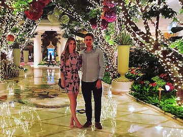 Viajes estivales. Nacho Monreal con su mujer Isabel L&Atilde;&sup3;pez.