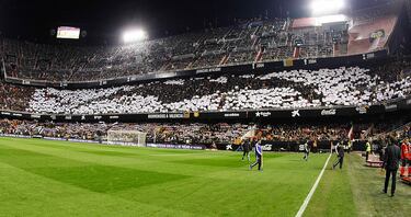 Los tifos de Mestalla. El color de la grada en las grandes noches europeas, ligueras y coperas.