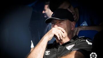 Pepe Mel, en el banquillo durante el Leganés - Málaga.