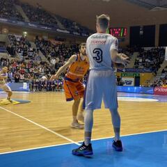 Obradoiro corta su mala racha con una esforzada victoria