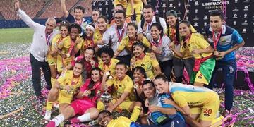 Las campeonas de la Copa Libertadores Femenil, el Huila de Colombia, denunciaron en redes sociales que el organismo no les pagó el vuelo directo de vuelta a su país después de levantar el titulo, tuvieron que dormir en el suelo por 7 horas. Además, la jugadora Yoreli Rincón en un vídeo afirmó que los 55 mil dólares provenientes de la Conmebol por ganar la copa, no les iba a llegar a ellos sino al equipo masculino.