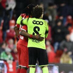 Ochoa se lleva 3 goles en empate del Standard