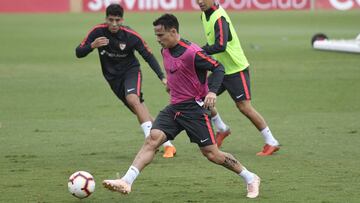 Roque Mesa, entrenando con el Sevilla.