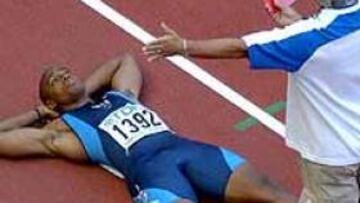 <b>PROTESTA PASASIVA.</b> Drummond parecía querer contrarrestar su "rápida" salida con una protesta pasiva. No le funcionó..