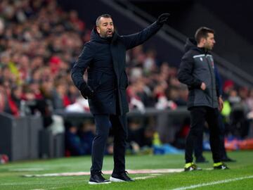 BILBAO, SPAIN - JANUARY 18: Head coach Diego Martinez of RCD Espanyol gestures during the Copa del Rey round of 16 match between Athletic Club and RCD Espanyol at San Mames Stadium on January 18, 2023 in Bilbao, Spain. (Photo by Juan Manuel Serrano Arce/Getty Images)