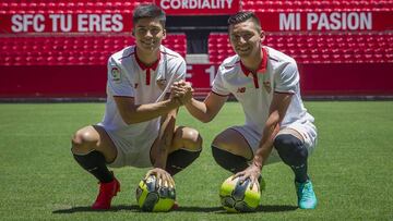 Correa y Kranevitter posan el día de su presentación en el Sánchez Pizjuán.