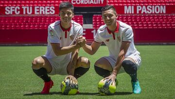 Correa y Kranevitter posan el d&iacute;a de su presentaci&oacute;n en el S&aacute;nchez Pizju&aacute;n.
 
 
 