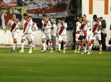 1-0. Alex Moreno celebra el primer tanto con sus compañeros