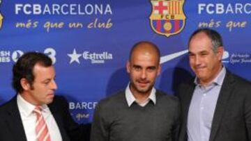 <b>LA EMOCIÓN DE PEP Y ZUBIZARRETA</b> Con los ojos vidriosos por la emoción, Pep Guardiola posó para los medios gráficos nada más entrar en la sala de prensa. Rosell quería aparentar tranquilidad, mientras que Zubizarreta también se le vio emocionado. El ahora director deportivo llegó por consejo de Guardiola y le queda un año más de contrato. Seguro que ambos siguen hablando del Barça.