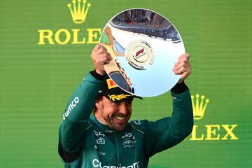 Alegría de Fernando Alonso tras conseguir su tercer podio seguido.