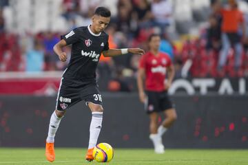 Al igual que Govea, es una de las jóvenes promesas del Atlas. Cardona fue a Toulon, pero fue requerido por Gerardo Espinoza para el arranque de la Liga MX. 