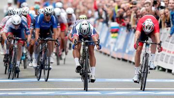 Peter Sagan bate a Alexander Kristoff en el sprint de los Mundiales de Bergen. Ning&uacute;n ciclista espa&ntilde;ol consigui&oacute; entrar en el grupo que se jug&oacute; la victoria.