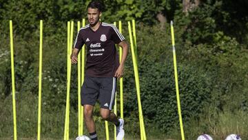 Diego Reyes durante un entrenamiento con Selección Mexicana.