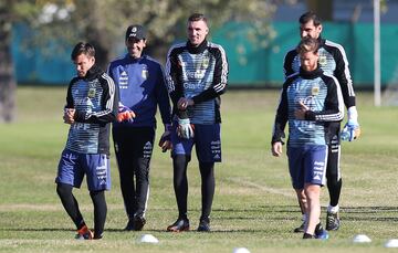 Por primera vez, Franco Armani entrenó con la Selección Argentina en Ezeiza al lado de Willy Caballero y Nahuel Guzmán. Sueño cumplido para el portero de River que en 6 meses se ganó su cupo a Rusia y podría ser titular del equipo de Sampaoli.