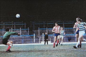 El 2 de octubre de 1985 el Atlético jugó uno de esos partidos que también quedan para la historia. El rival fue el Celtic de Glasgow escocés. El partido se jugó en Celtic Park, ante tan sólo 200 espectadores, puesto que el partido se disputó a puerta cerrada por sanción de la UEFA. El partido correspondió a la primera ronda vuelta de la Recopa. En el de ida, jugado en el Manzanares, hubo empate a un gol. Setién había adelantado al Atlético, pero Johnstone, la figura del Celtic, igualó el choque. Y todo quedó abierto para la vuelta. En tierras escocesas, el Atlético ganó 1-2 y dio la sorpresa. Un Atlético lleno de jugadores canteranos que se plantaron en la final de la Recopa, donde cayeron derrotados ante el Dinamo Kiev. Fillol; Tomás, Arteche, Ruiz, Clemente; Marina (Julio Prieto, 65’), Setién, Landaburu, Quique Ramos; Cabrera (Rubio, 55’) y Da Silva jugaron el choque de vuelta. Los goleadores fueron Setién y Quique Ramos. Era un Atlético, entrenado por Luis Aragonés, muy competitivo, que era una piña y con jugadores de gran calidad.   